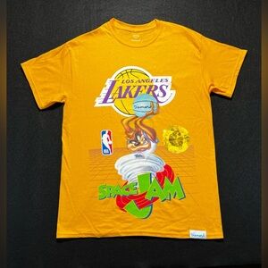 Los Angeles Lakers Shirt Mens Small Yellow Diamond Supply Space Jam Taz NBA Crew